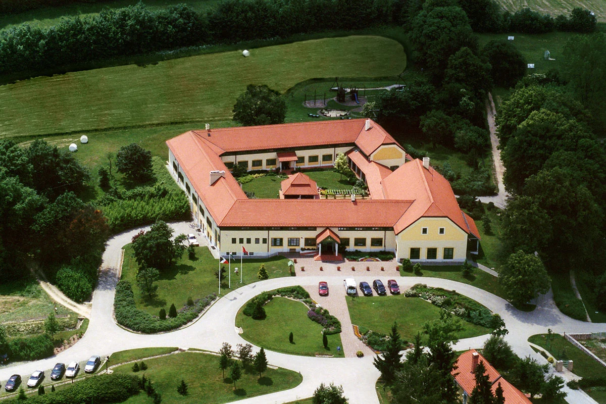 Hotel Szépalma, Porva-Szépalmapuszta