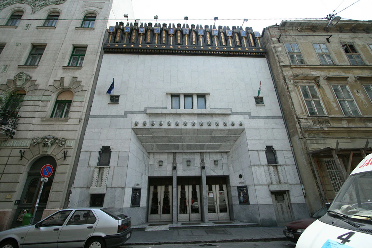 Parisiana mulató (Új Színház), Budapest