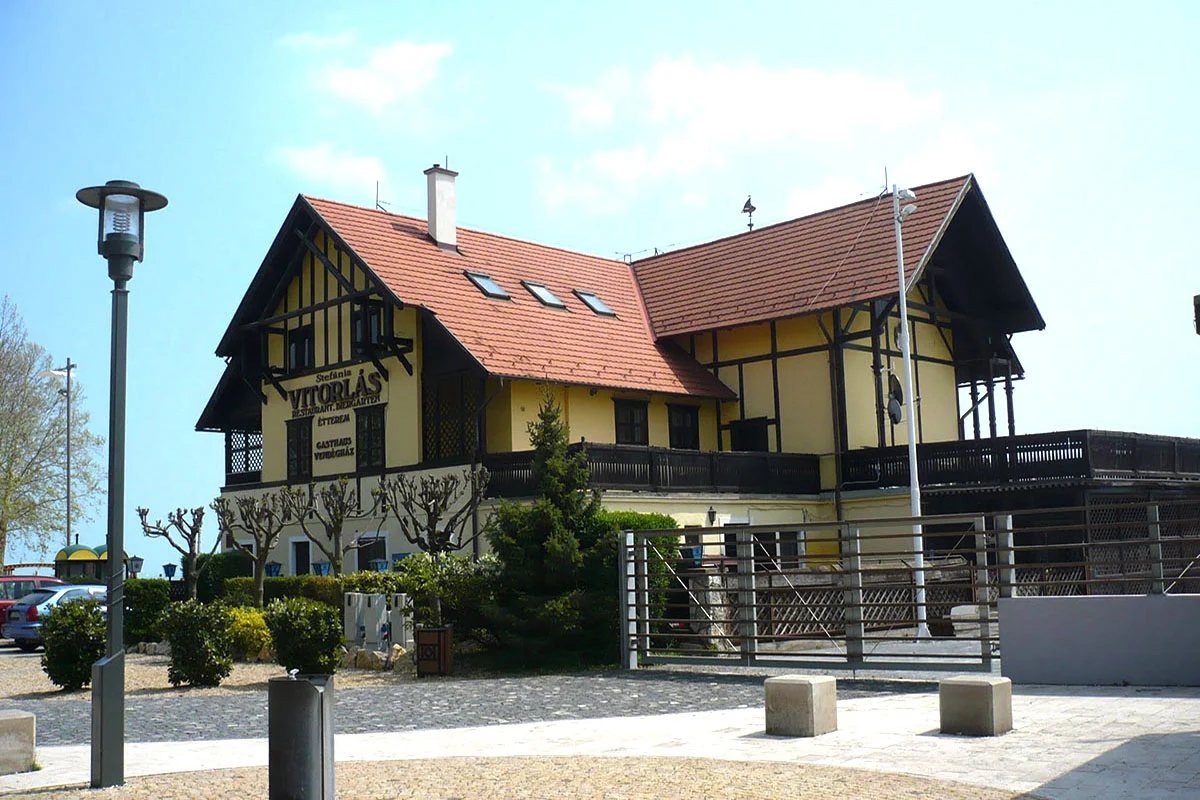 Yacht Club klubháza, Balatonfüred